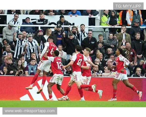 阿森纳逆转绝杀，全队庆祝如同夺冠