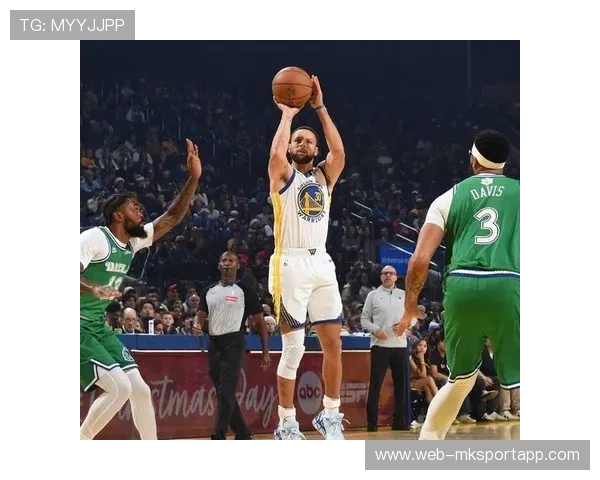 勇士艰难取胜，穆迪和库里联手带队获胜，穆雷库里