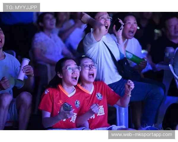 球迷音乐会与比赛配合举办，增强观赛体验，球赛的音乐